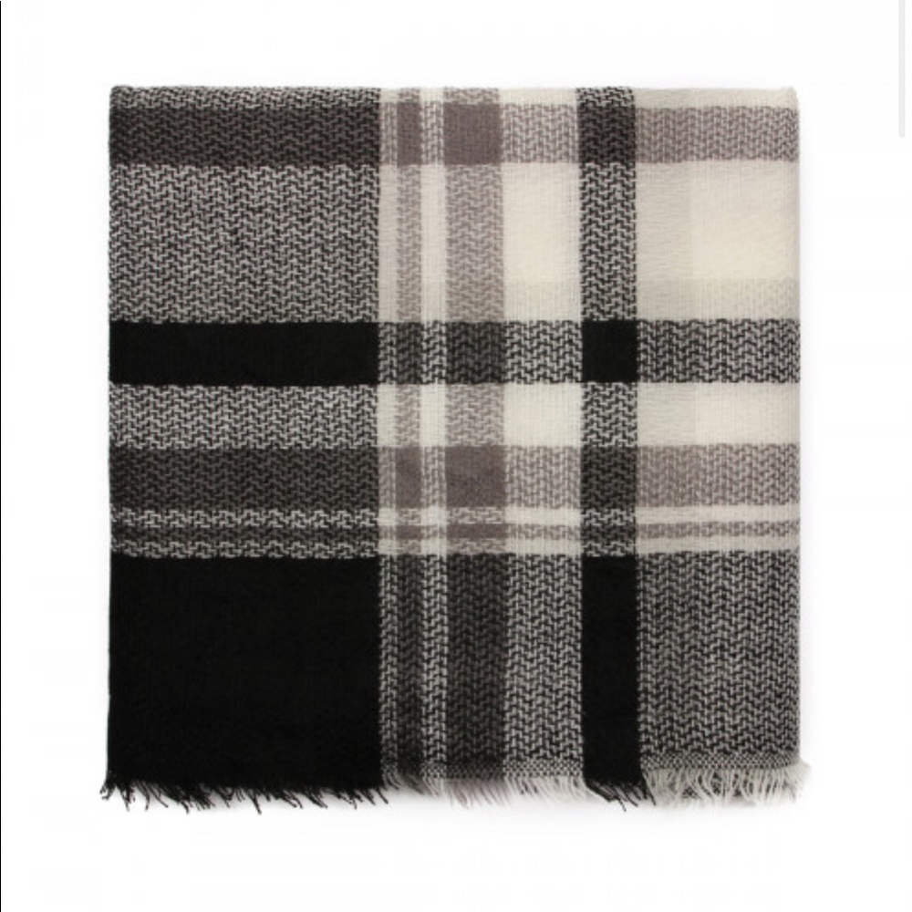Oversized Blanket Scarf Black White Plaid Tartan Fringe Wrap Shawl - Picture 5 of 5